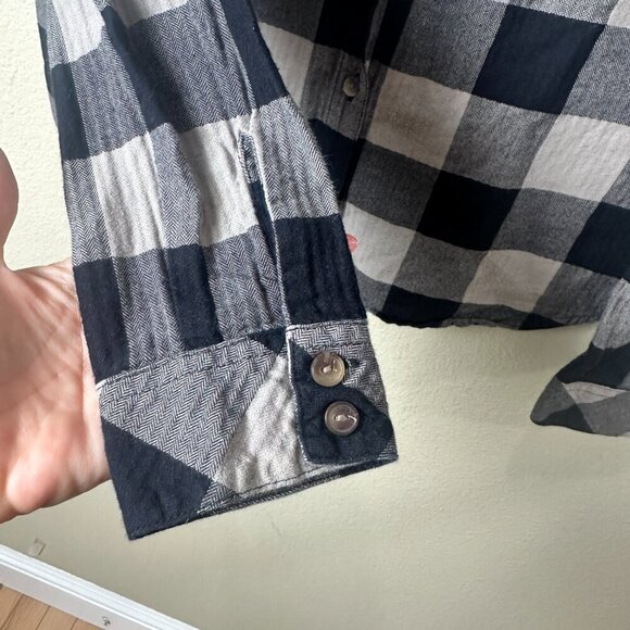 RVCA Buffalo Check Plaid Button Up Shirt Size Small - Picture 5 of 9
